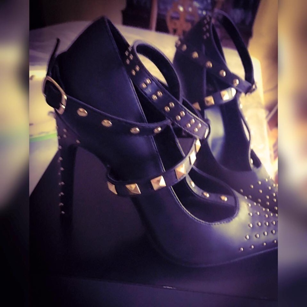 Shoedazzle High heels